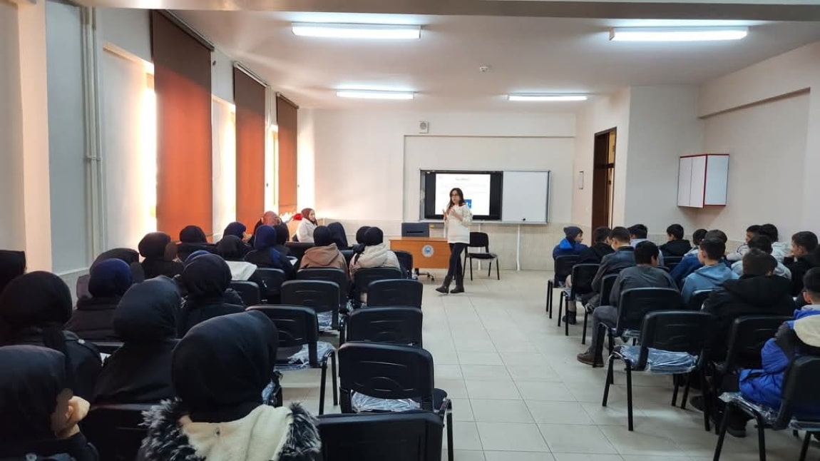 BİLİNÇLİ İLAÇ VE ANTİBİYOTİK KULANIMI SEMİNERİ